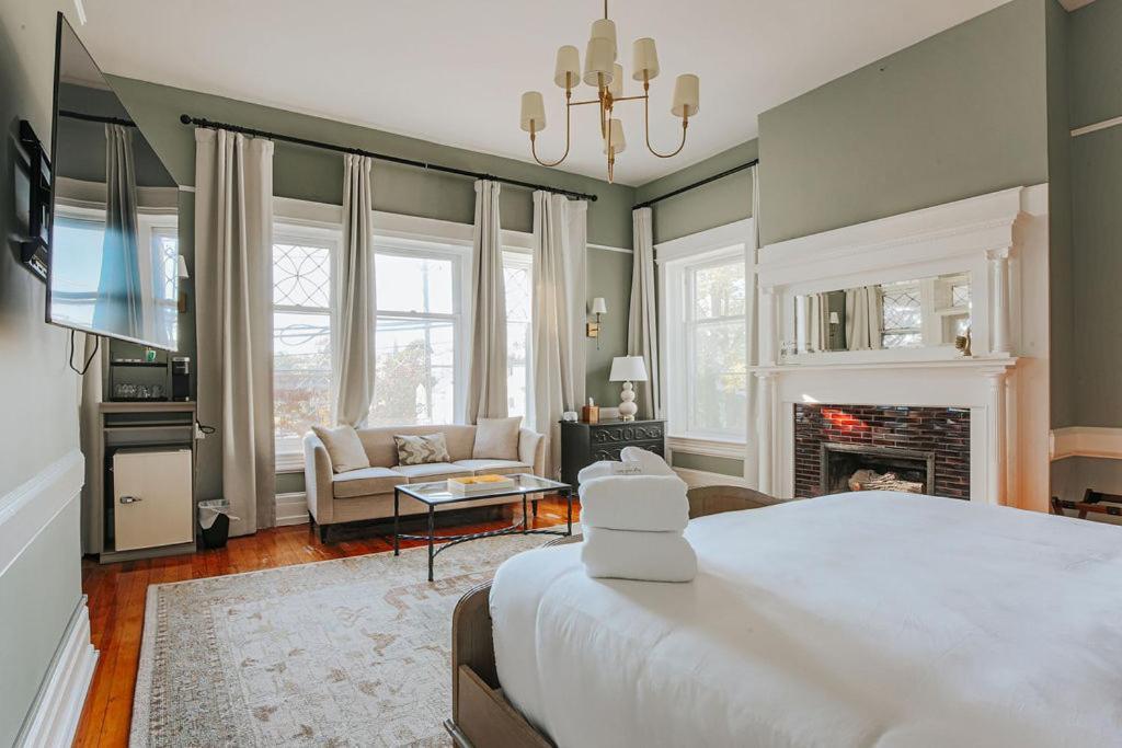 The Historic Berkeley Place Staunton Habitación foto